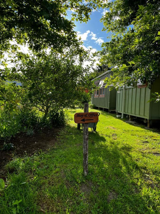 Wisteria Way Hotell Opononi Eksteriør bilde